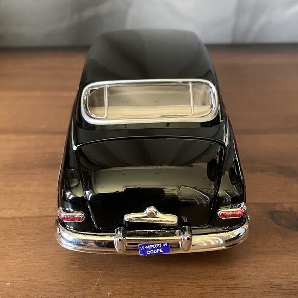 Motormax 1949 Mercury Diecast Model Car Black 1:24 Scale - Picture 4 of 10